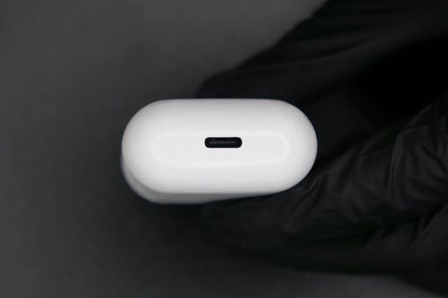 Apple AirPods with USB-C