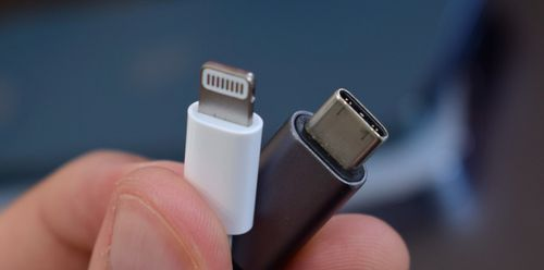 Lightning-Connector-vs-USB-C.jpg