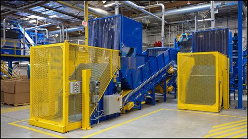 src="https://comparos.s3.ap-south-1.amazonaws.com/Apple_two4_3b25381adb.jpg"