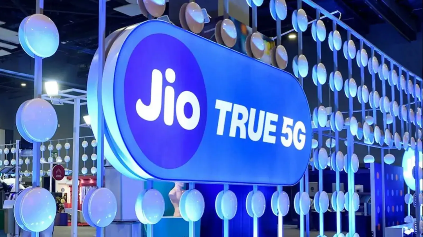 Jio’s Happy New Year 2026 Plans: Get Unlimited 5G and more - Comparos.in