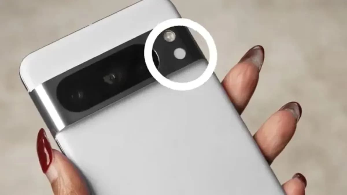 Google Pixel 8 Pro Hands-on Image Leaked; Display and Camera Modules Unveiled