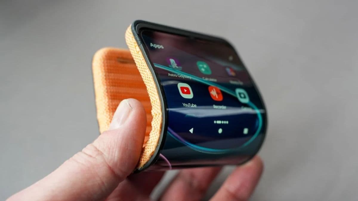 Samsung Unveils Wraparound Phone at MWC 2024