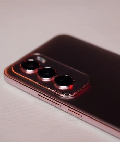 https://s3.ap-south-1.amazonaws.com/comparos/uploads/OPPO_Reno12_Pro_5_G_Buttons_daa472ad70.jpg