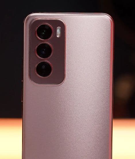 https://s3.ap-south-1.amazonaws.com/comparos/uploads/OPPO_Reno12_Pro_5_G_Camera_12b79825f7.jpg