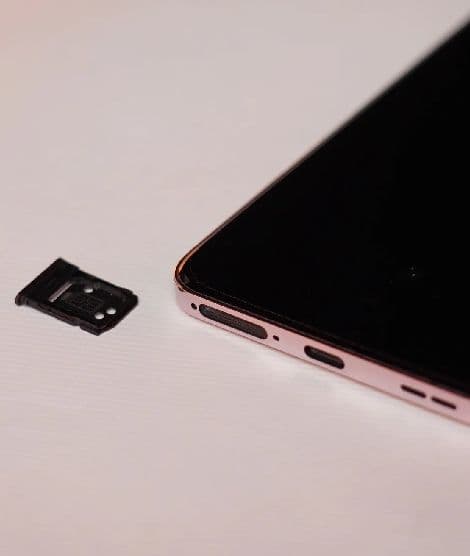 https://s3.ap-south-1.amazonaws.com/comparos/uploads/OPPO_Reno12_Pro_5_G_SIM_Slot_1848f71ac2.jpg