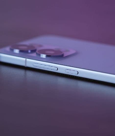 https://s3.ap-south-1.amazonaws.com/comparos/uploads/OPPO_Reno13_Pro_Buttons_692834b2ab.jpg