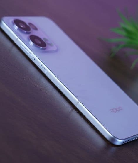 https://s3.ap-south-1.amazonaws.com/comparos/uploads/OPPO_Reno13_Pro_Edges_cb999080f3.jpg