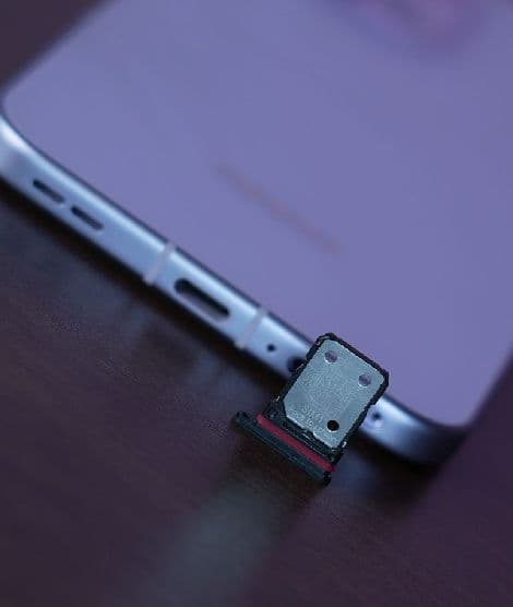 https://s3.ap-south-1.amazonaws.com/comparos/uploads/OPPO_Reno13_Pro_SIM_Slot_144442371b.jpg
