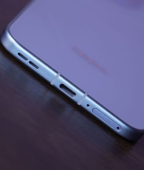 https://s3.ap-south-1.amazonaws.com/comparos/uploads/OPPO_Reno13_Pro_USB_Type_C_07a87963c5.jpg