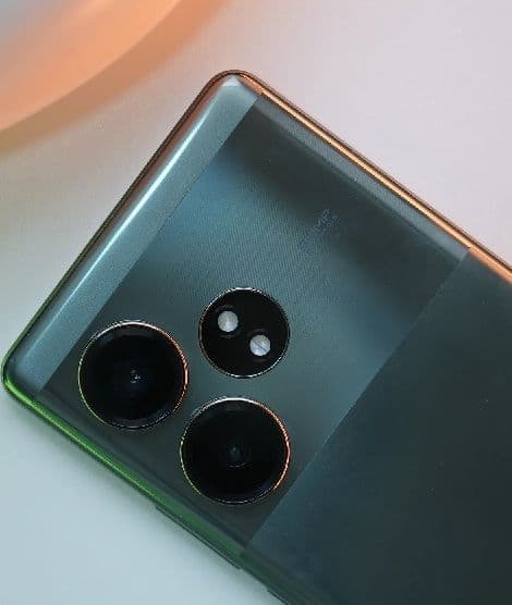 https://s3.ap-south-1.amazonaws.com/comparos/uploads/Realme_GT_6_T_Rear_Camera_a3ddde030b.jpg