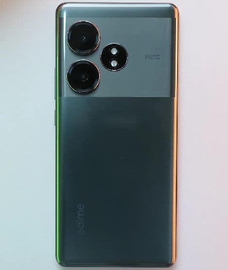 https://s3.ap-south-1.amazonaws.com/comparos/uploads/Realme_GT_6_T_Rear_View_258595628e.jpg