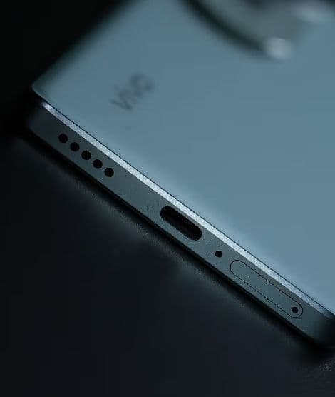 https://s3.ap-south-1.amazonaws.com/comparos/uploads/Vivo_T3_Ultra_USB_Type_C_e5f97b26ee.jpg
