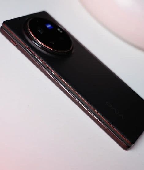 https://s3.ap-south-1.amazonaws.com/comparos/uploads/Vivo_X_Fold_3_Pro_Edges_f8868e2eef.jpg