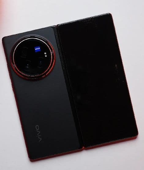 https://s3.ap-south-1.amazonaws.com/comparos/uploads/Vivo_X_Fold_3_Pro_Rear_View_0ef70113b0.jpg