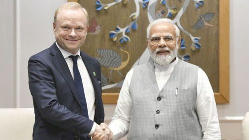 Nokia CEO with Narendra Modi