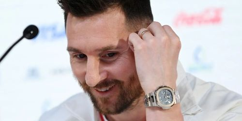 Patek Philippe Nautilus Perpetual Calendar 5740G.jpg Patek Philippe Nautilus Perpetual Calendar 5740G.jpg