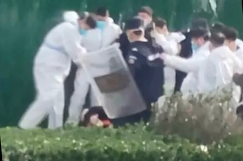 violent-protests-foxconn-china-apple-plant-14-iphone 14 pro violent-protests-foxconn-china-apple-plant-14-iphone 14 pro