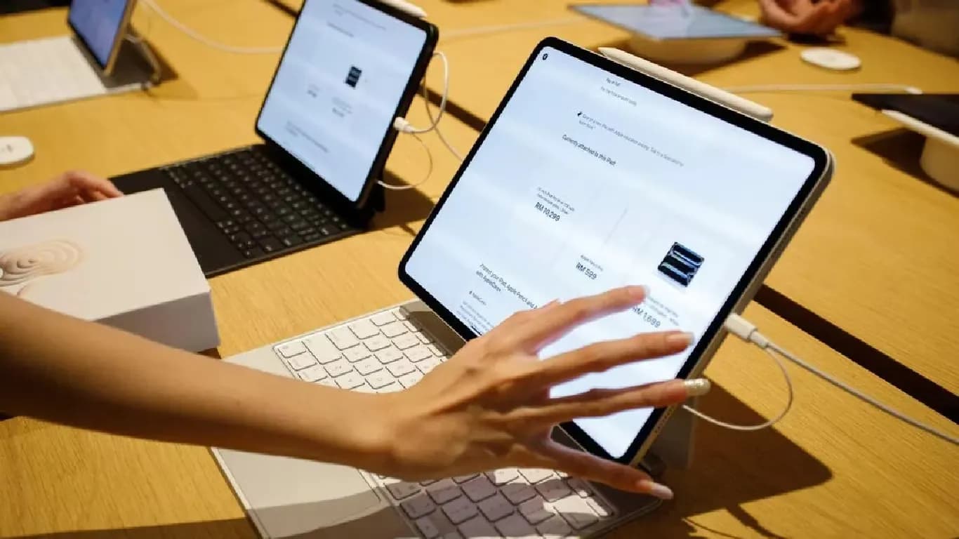 Apple Plans Redesigned MacBook Pro and Updated iPad Pro for 2027 Launch Apple Plans Redesigned MacBook Pro and Updated iPad Pro for 2027 Launch