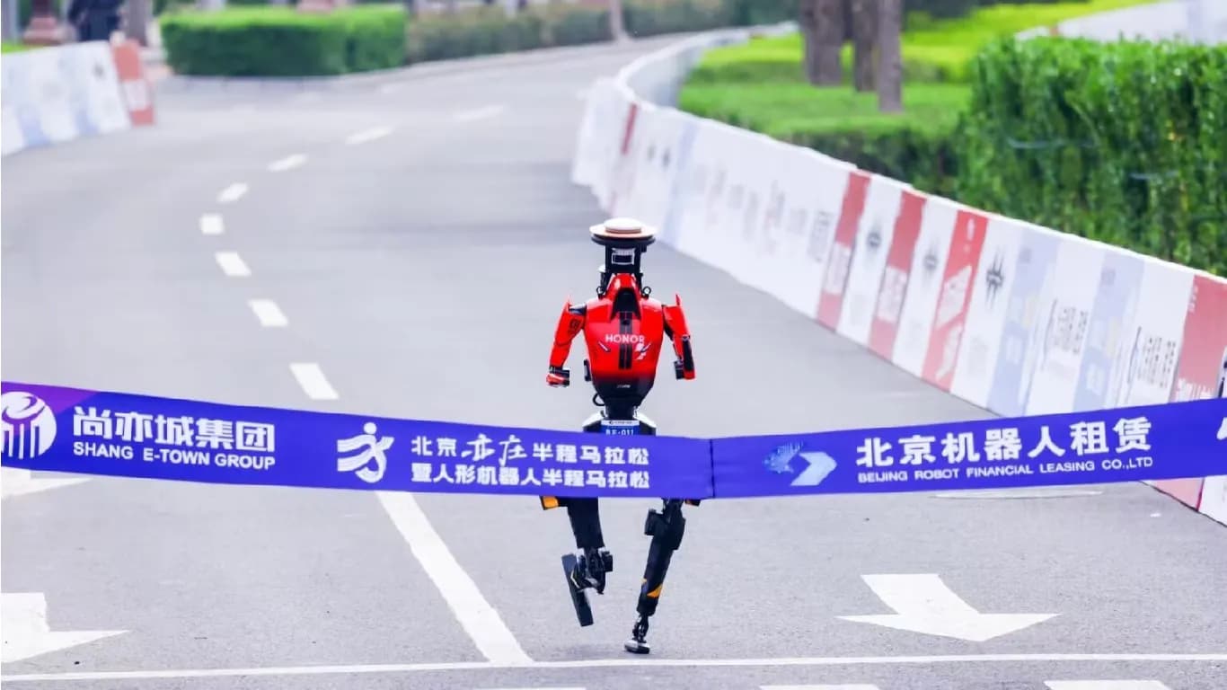 Honor Robot Sets New Half Marathon Record, Surpassing Human and World Bests